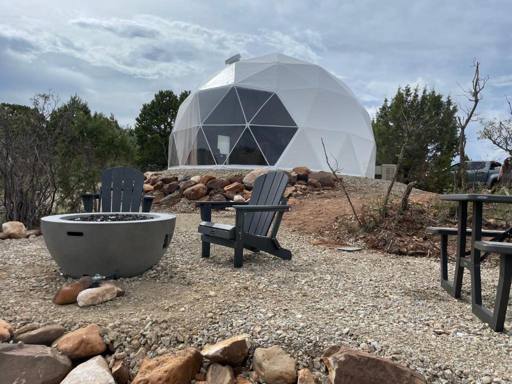 Canyon Rim Domes - A Luxury Glamping Experience!! image