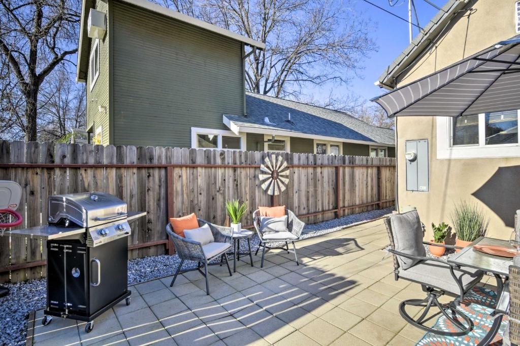 Centrally Located House in Chico with Gas Grill photo 1