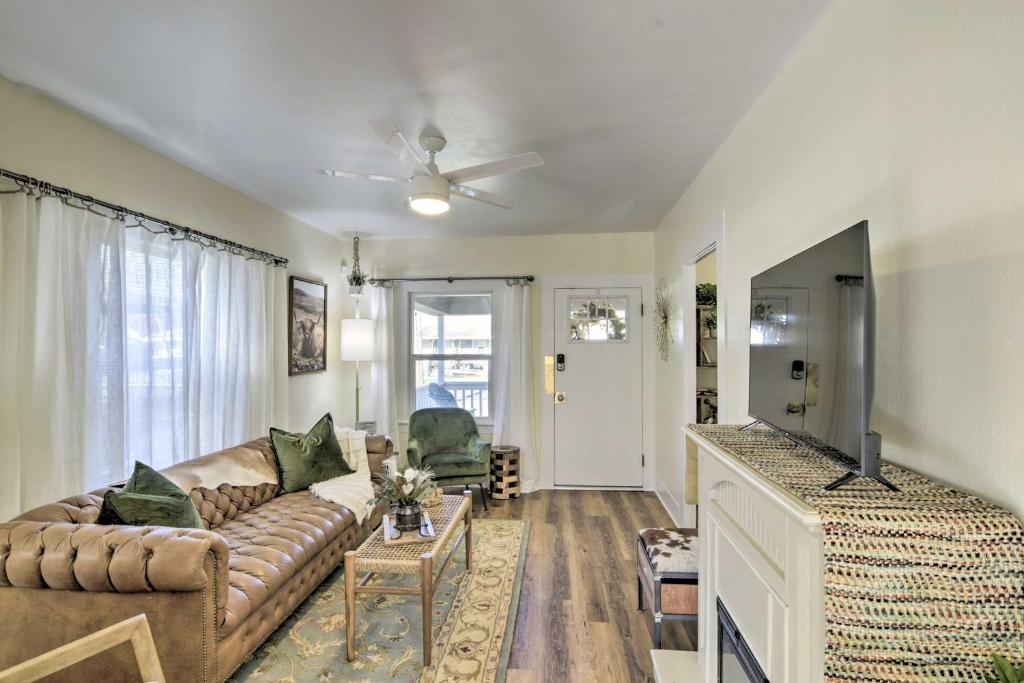 Centrally Located House in Chico with Gas Grill photo 3