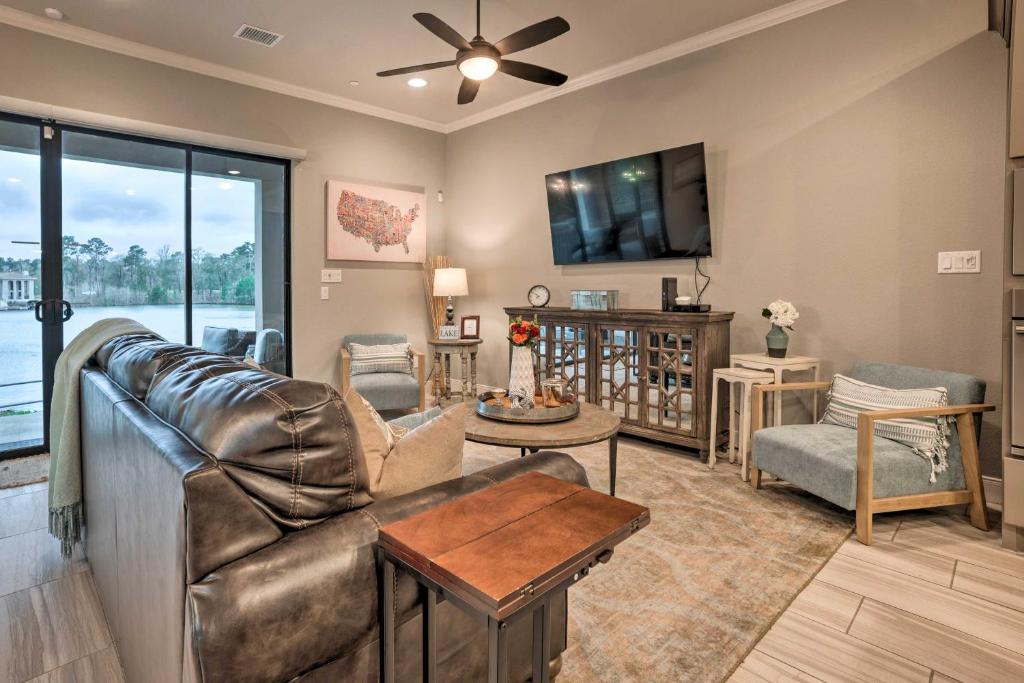 Beautiful Lake Conroe Home with Private Dock! photo 3