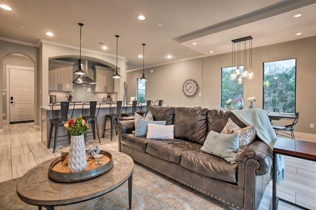 Beautiful Lake Conroe Home with Private Dock! photo 4