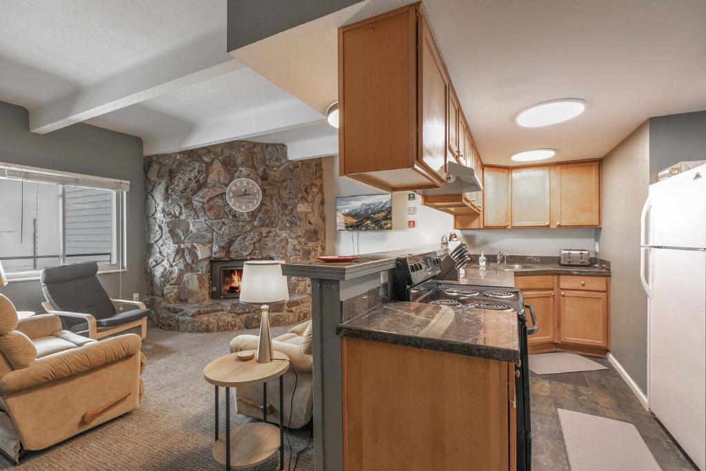 Lake View Condo Cozy and Relaxing photo 2