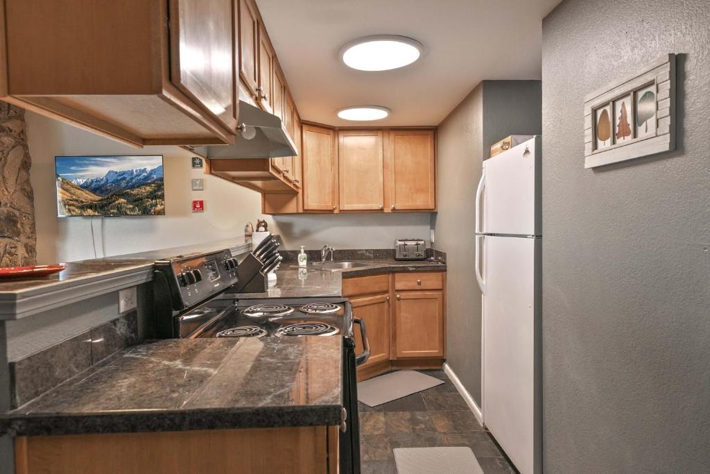 Lake View Condo Cozy and Relaxing photo 3
