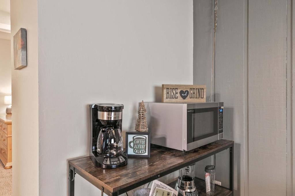 Lake View Condo Cozy and Relaxing photo 4