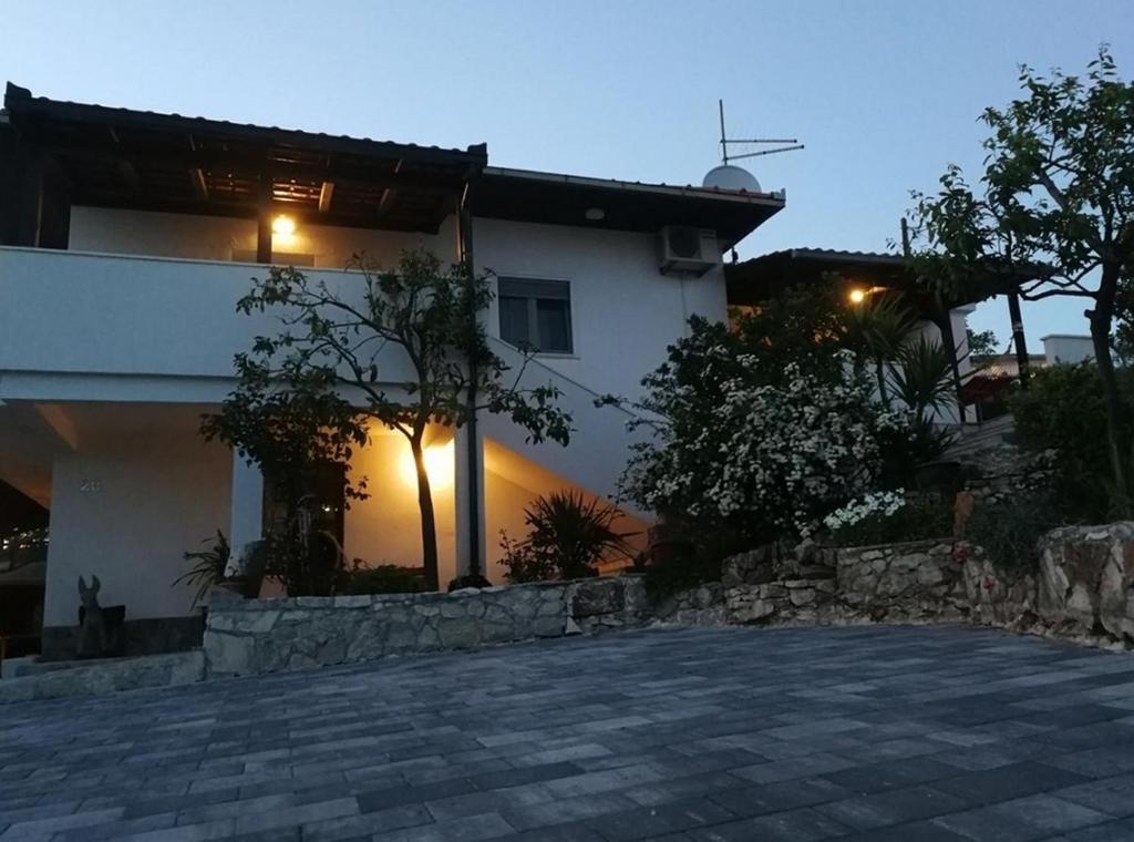 Apartments with a parking space Seget Vranjica, Trogir - 16661 photo 1