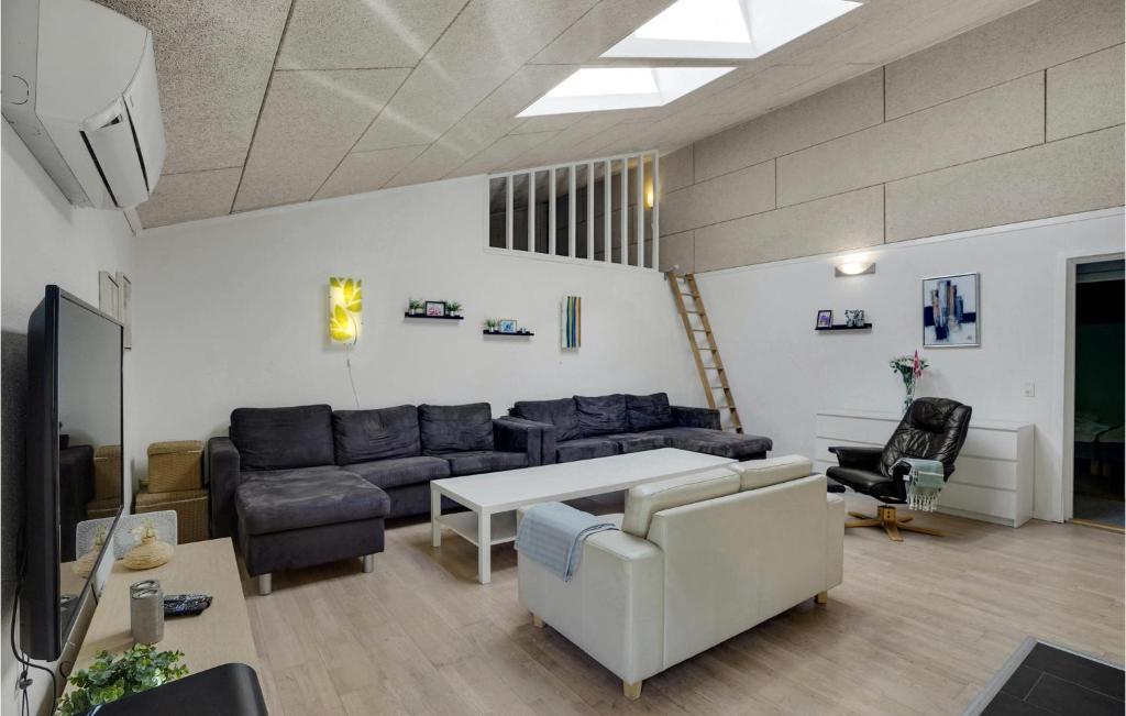 Stunning Home In Hals With Sauna, 4 Bedrooms And Wifi photo 2