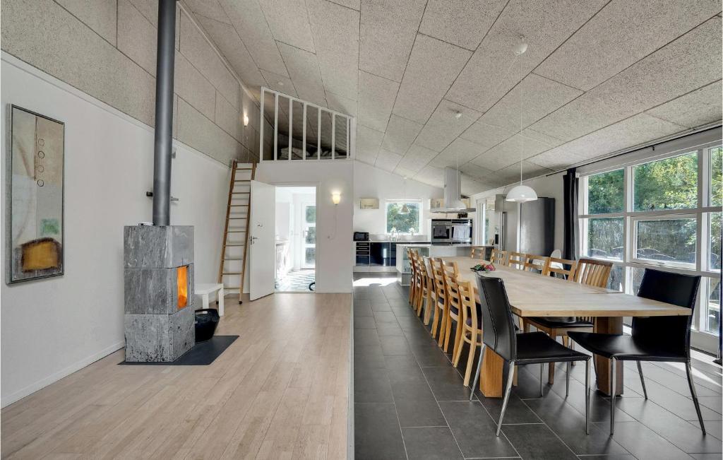 Stunning Home In Hals With Sauna, 4 Bedrooms And Wifi photo 3