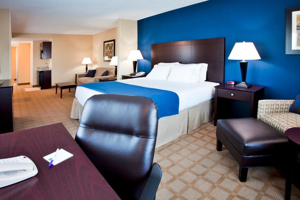 Holiday Inn Express Hotel & Suites Fort Pierce West, an IHG Hotel photo 3