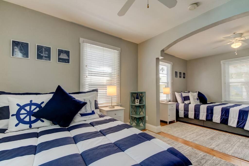 Rare- Downtown 2 bedroom! Family friendly! photo 2