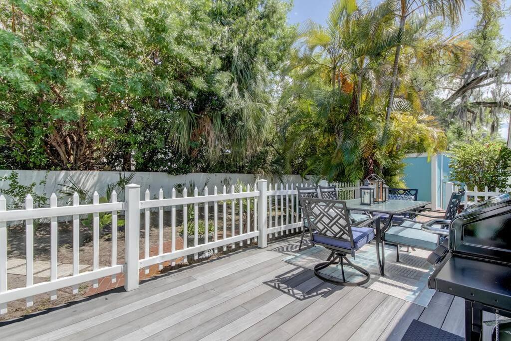 Rare- Downtown 2 bedroom! Family friendly! photo 4