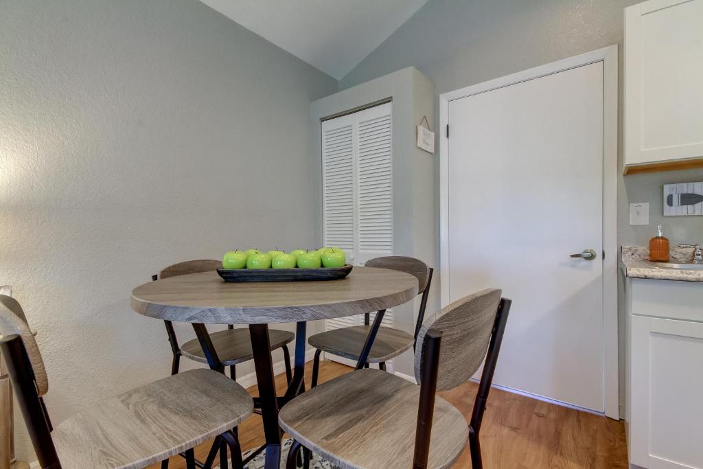 Beautiful Studio in Downtown Dunedin! photo 2