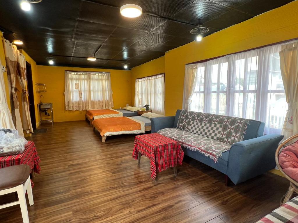 Hometown & Bungalow photo 3