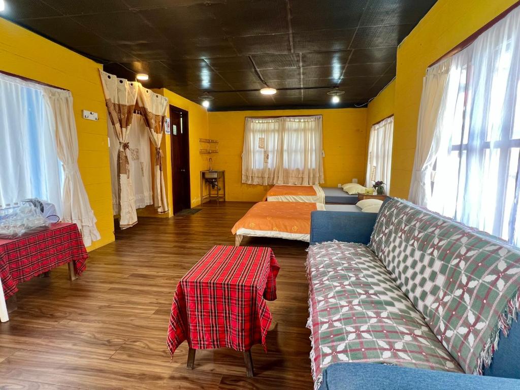 Hometown & Bungalow photo 2