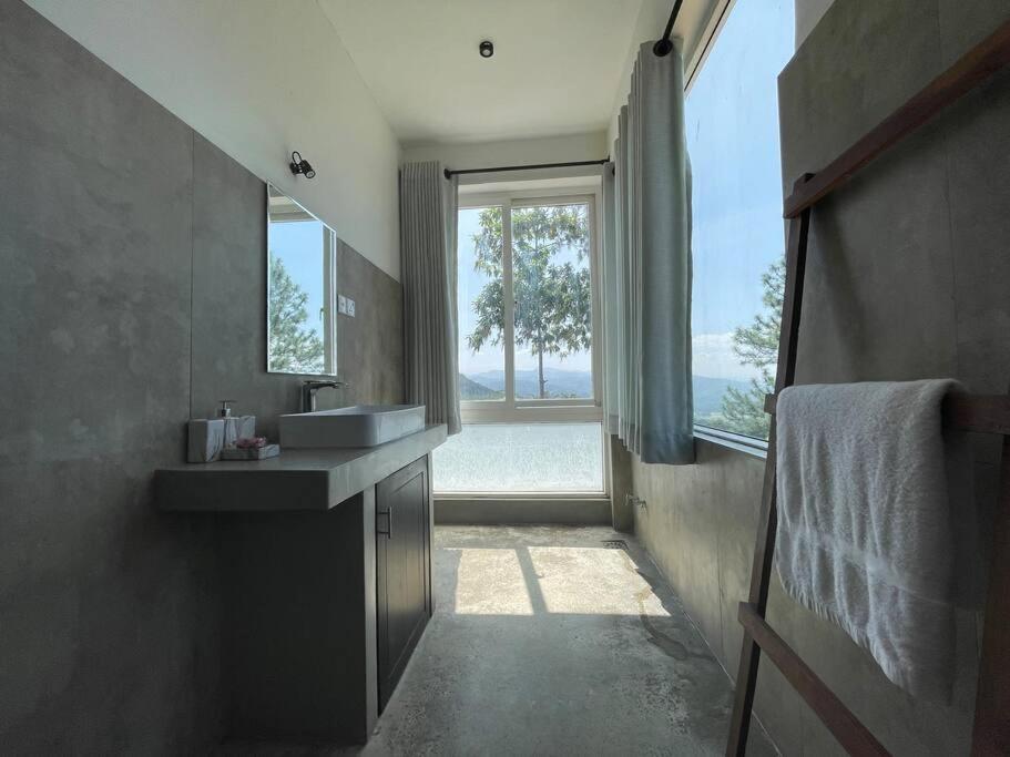 2 Bedroom villa amidst Hanthana south mountains - Cloudscape Kandy photo 3