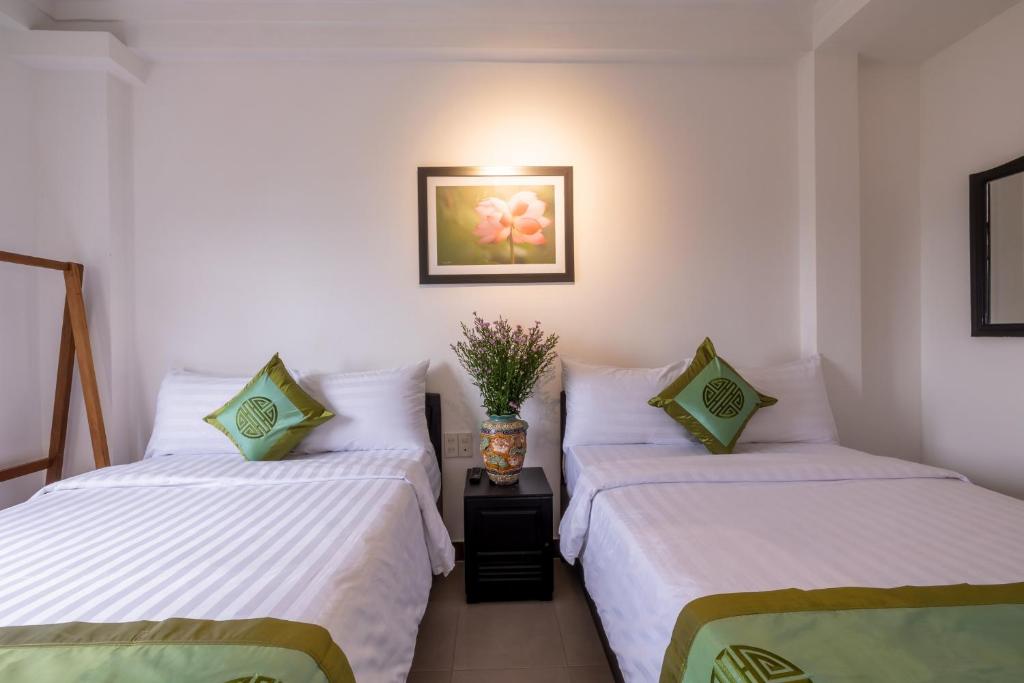 Charming Riverside Hotel