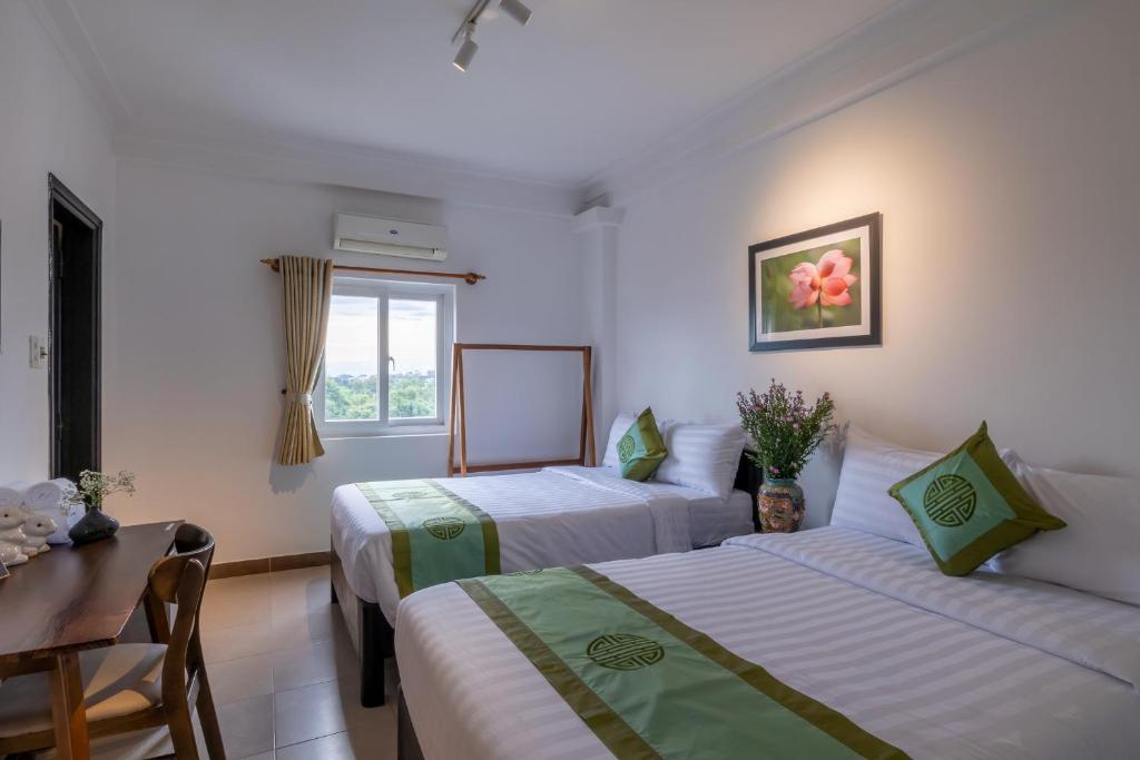 Charming Riverside Hotel