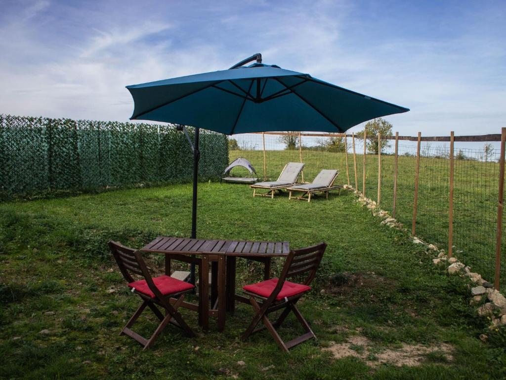 Serene cottage in Saint-Maurice-près-Pionsat with pool photo 3