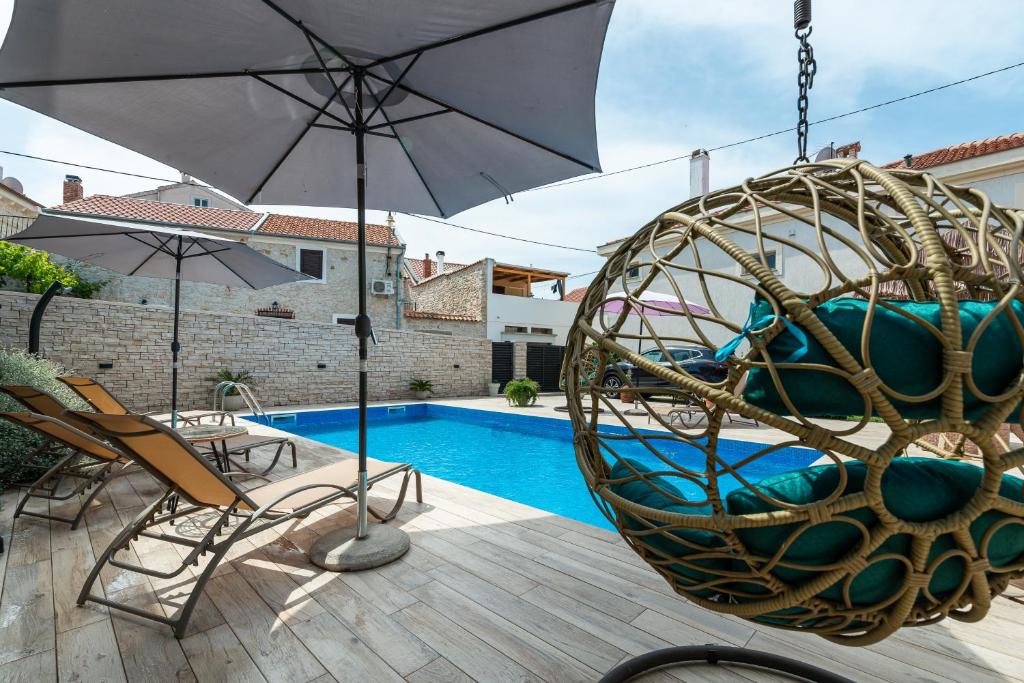 NEW! Beachfront Holiday home Delight with private pool photo 3