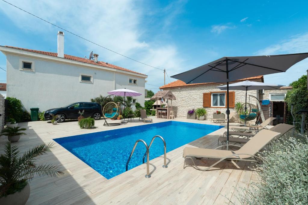 NEW! Beachfront Holiday home Delight with private pool