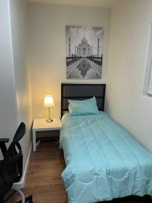 Brand New 2BR CUTE Blue LED in North Fresno photo 4