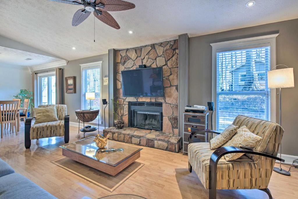 Roswell Home with Deck - 24 Mi to Atlanta! photo 3