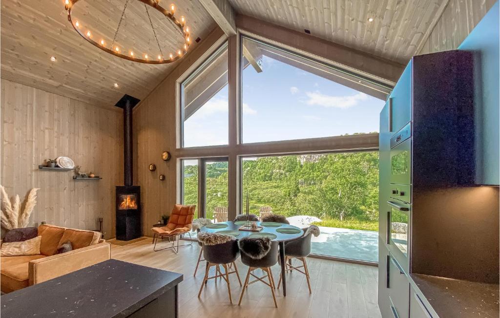 Amazing Home In seral With Wifi And 3 Bedrooms
