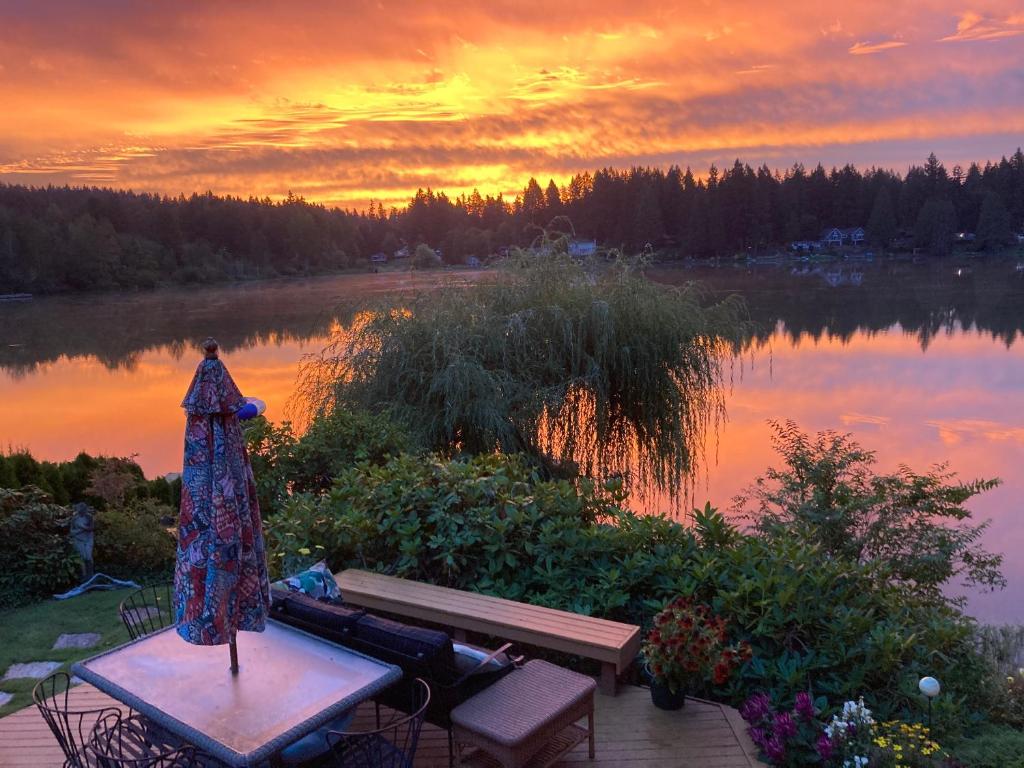 Cottage Lake Bed and Breakfast photo 1