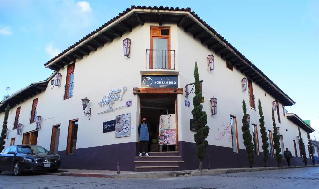 Hotel Barrio Antiguo - Tap to explore photos