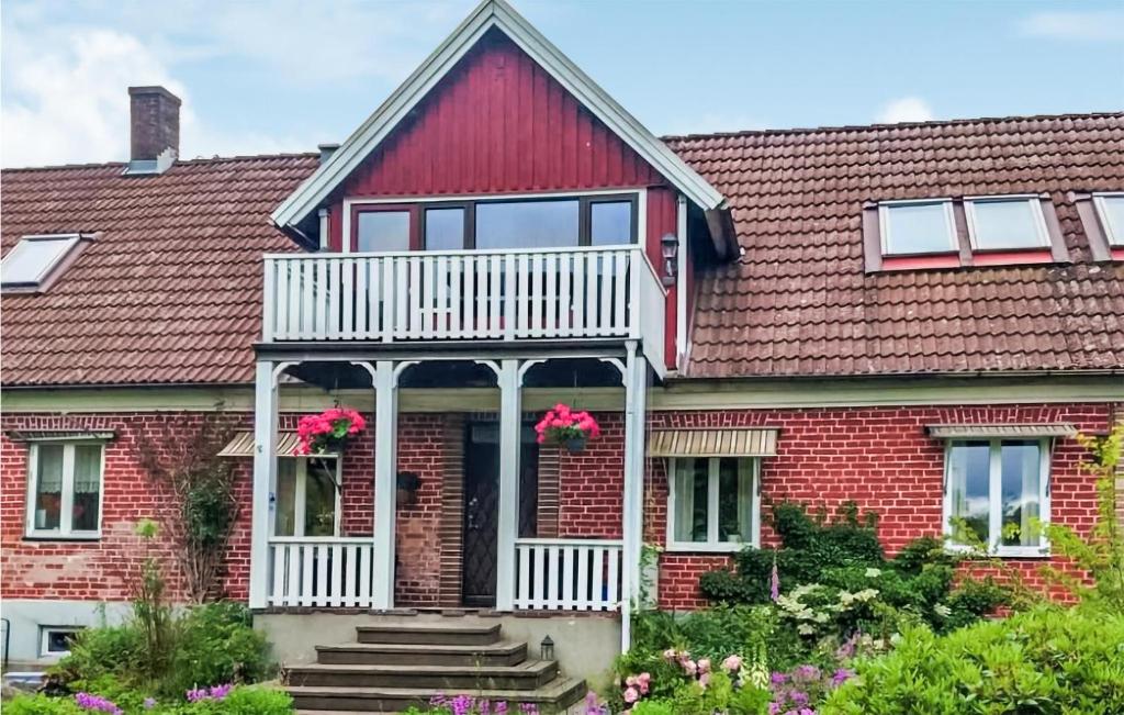 Beautiful Home In Hssleholm With Wifi And 4 Bedrooms photo 1