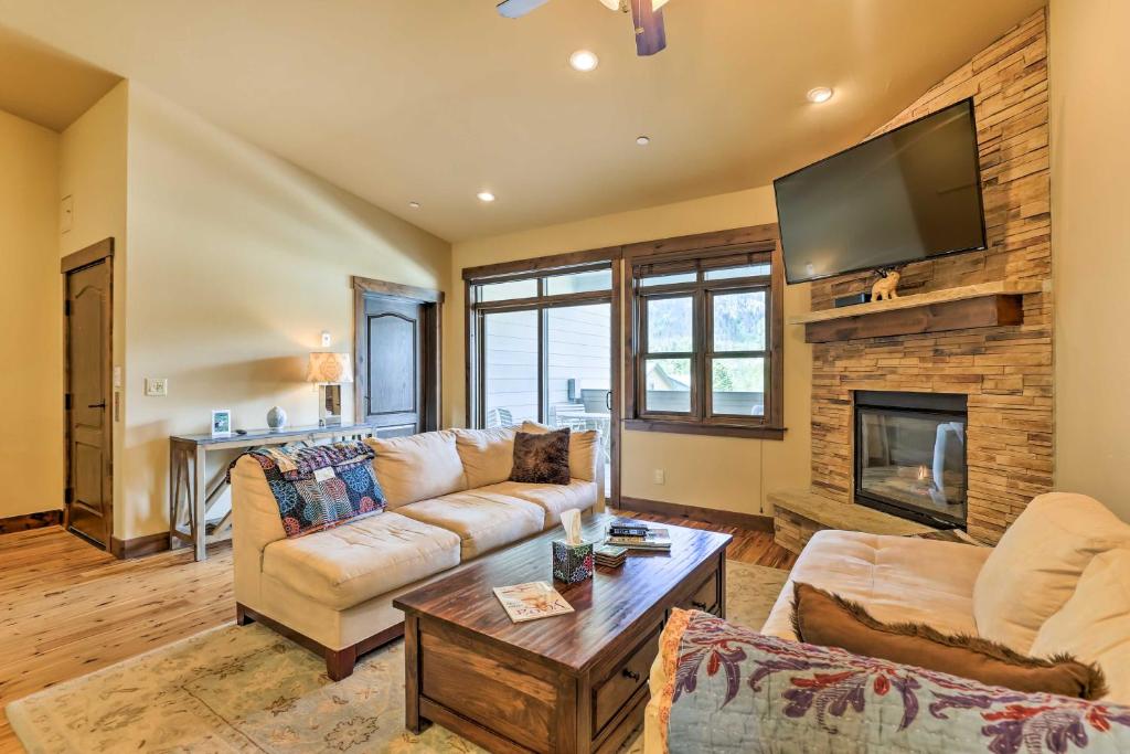 Elegant Frisco Condo with Private Hot Tub and Views! photo 3
