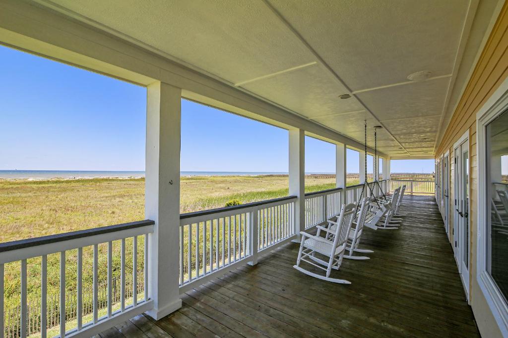 Beachfront Flamingo image