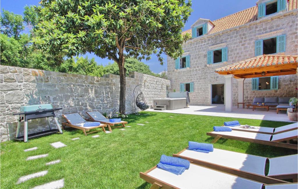 Nice Home In Cavtat With Jacuzzi, Sauna And 4 Bedrooms photo 1