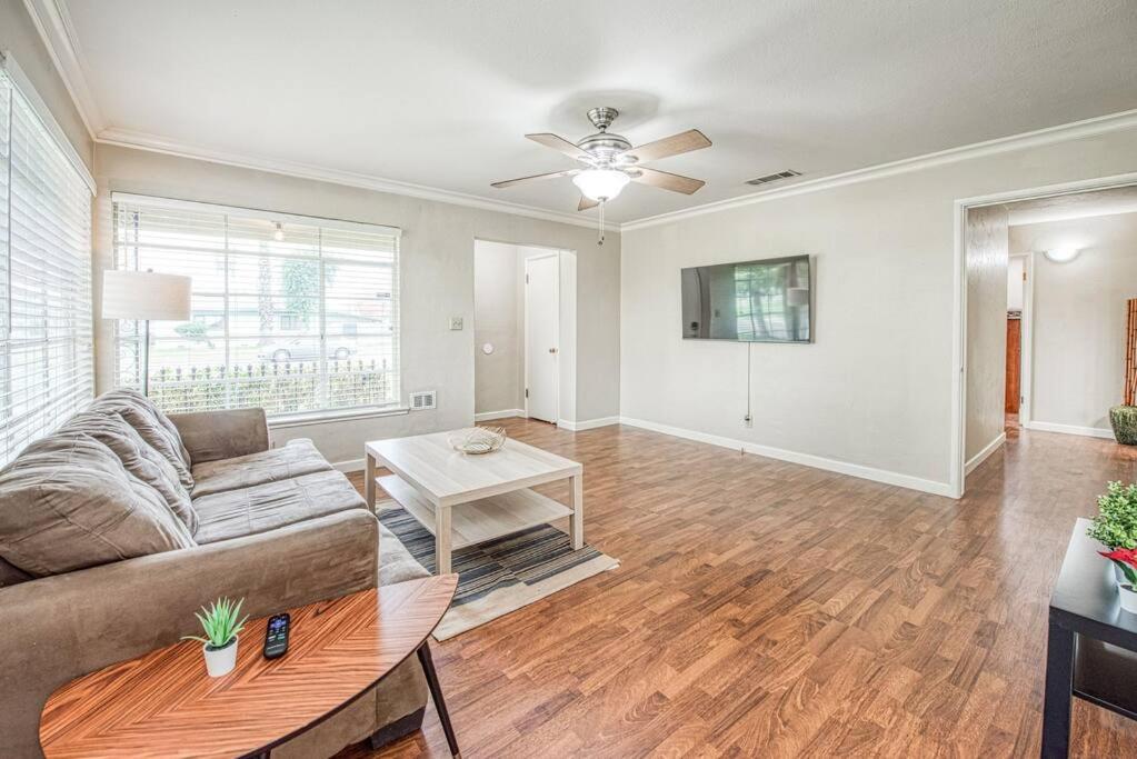 Renovated home minutes from Fresno State / Airport image