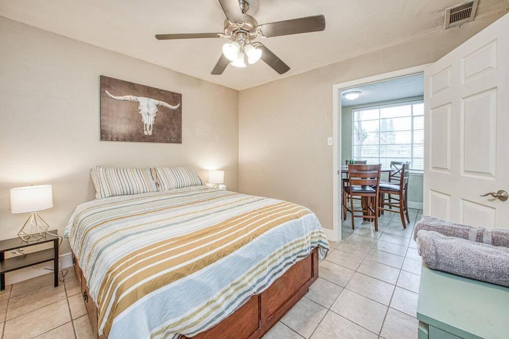 Renovated home minutes from Fresno State / Airport photo 2