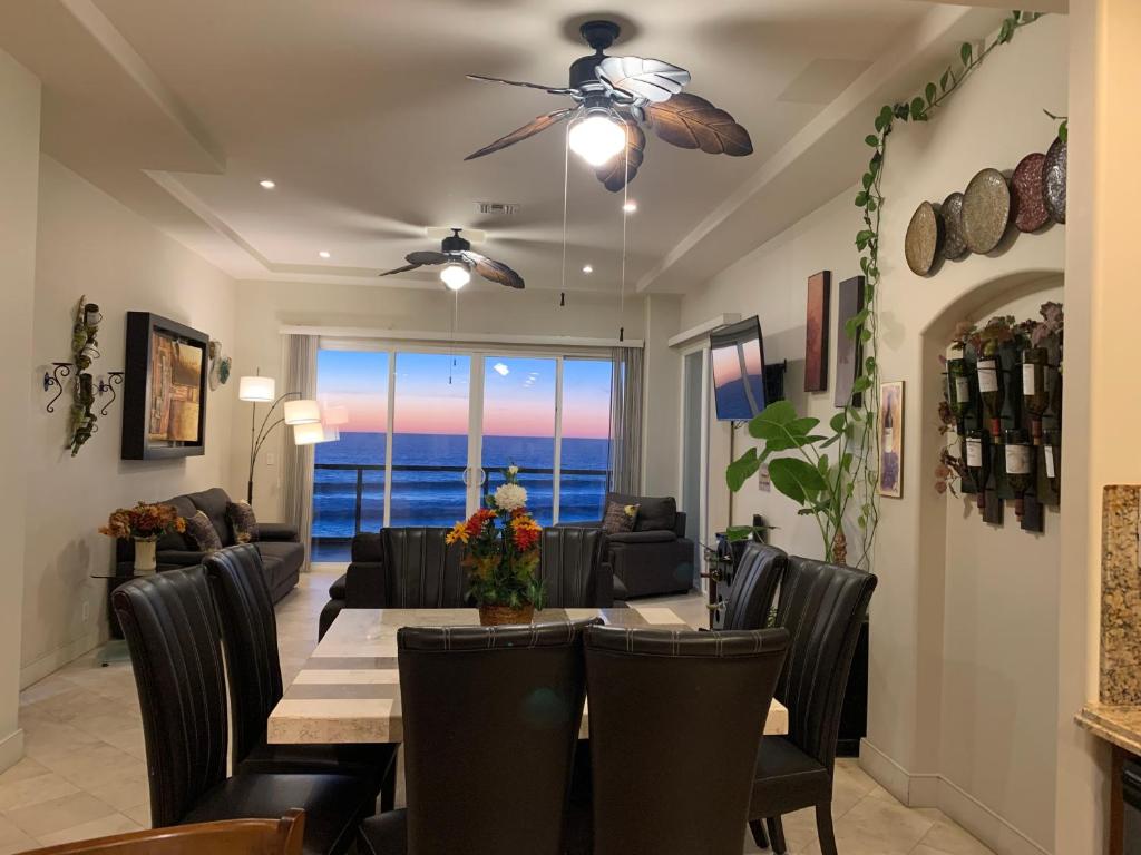 ACCESS - BEACH Penthouse PAPAS and BEER 2 miles WIFI photo 3