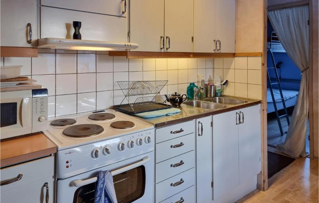 Beautiful Home In Frgelanda With Sauna, Wifi And 2 Bedrooms photo 4
