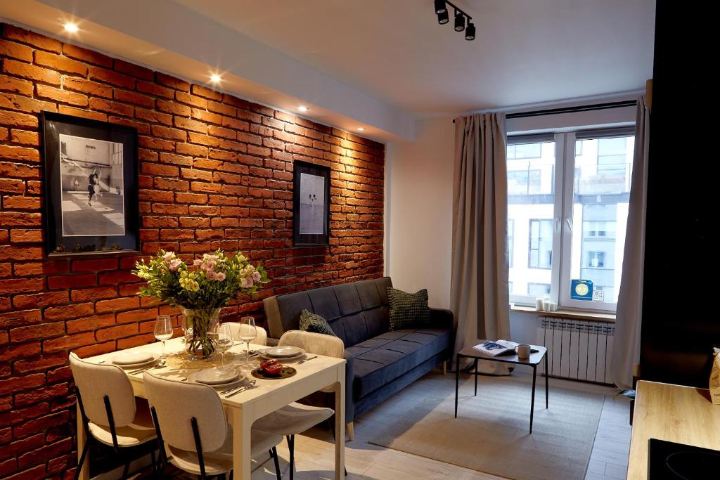 oompH Warsaw Central Premium Apartments - Tap to explore photos