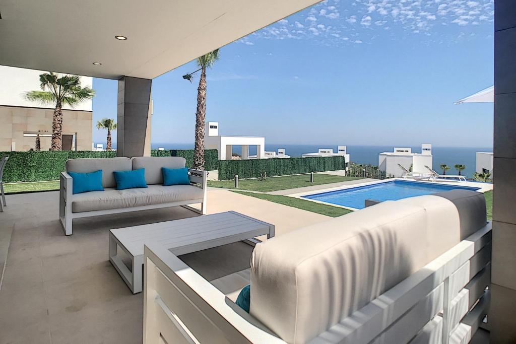 2254-Luxury villa with private pool and seaview photo 3
