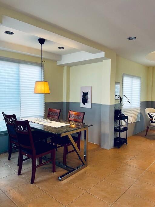 Seaside home for families and furry friends - 10 mins walk to the beach! photo 4