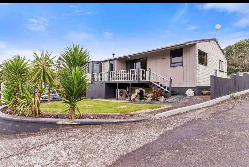 Mountain Top kiwi star holiday home
