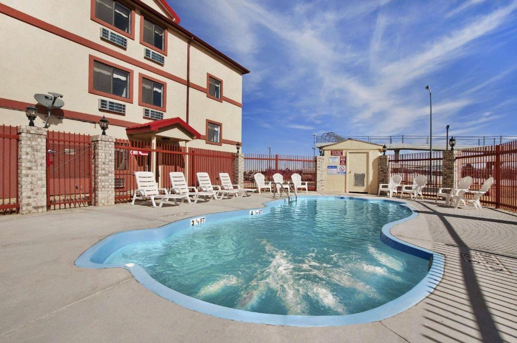 Howard Johnson by Wyndham Lubbock TX photo 4