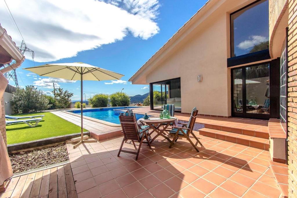 Catalunya Casas Stunning modern villa and just half hour to Barcelona! photo 3