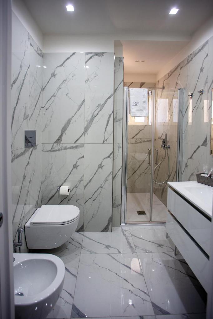 Lady Mary's Luxury Suites - Tap to explore photos