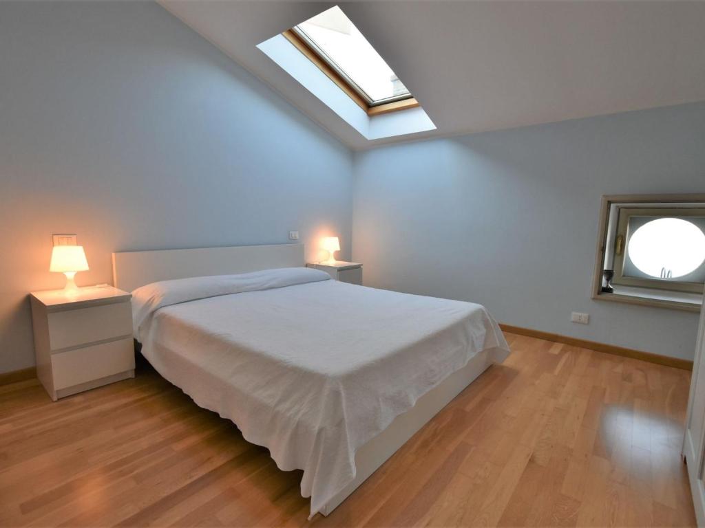 Apartment Duomo Mansarda by Interhome photo 3