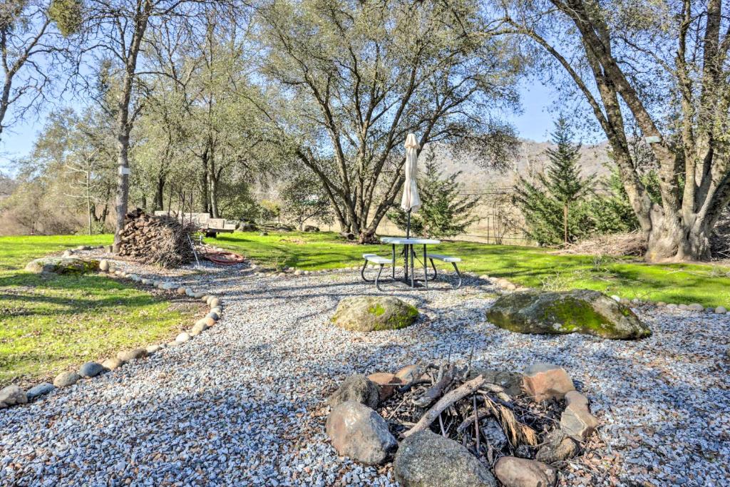 Adventure Haven with On-Site Fun Near Sequoia! photo 1