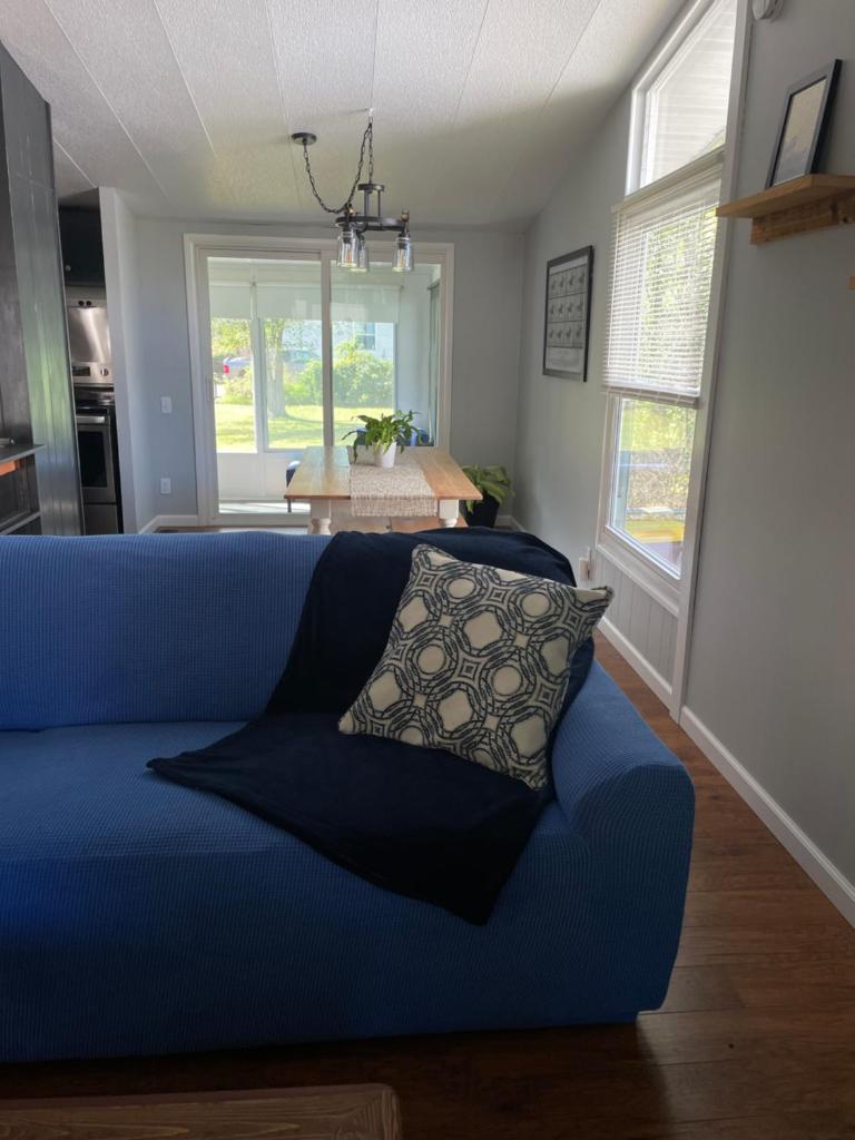 Bright 3bdrm perfect location 2.5 mi to SPAC , Close to track, downtown and Saratoga hospital photo 4