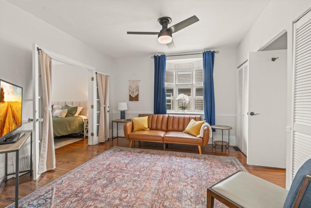 Charming 1 BR Spacious Retreat [Sage Suites] image