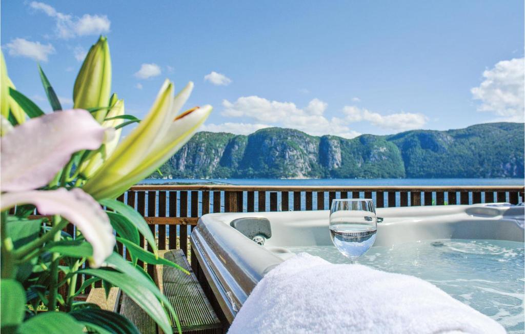 Stunning Home In Farsund With 4 Bedrooms, Jacuzzi And Sauna photo 1