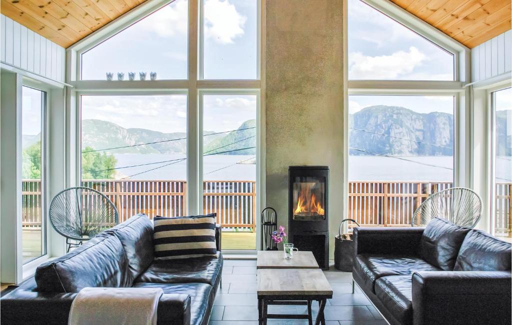 Stunning Home In Farsund With 4 Bedrooms, Jacuzzi And Sauna photo 4