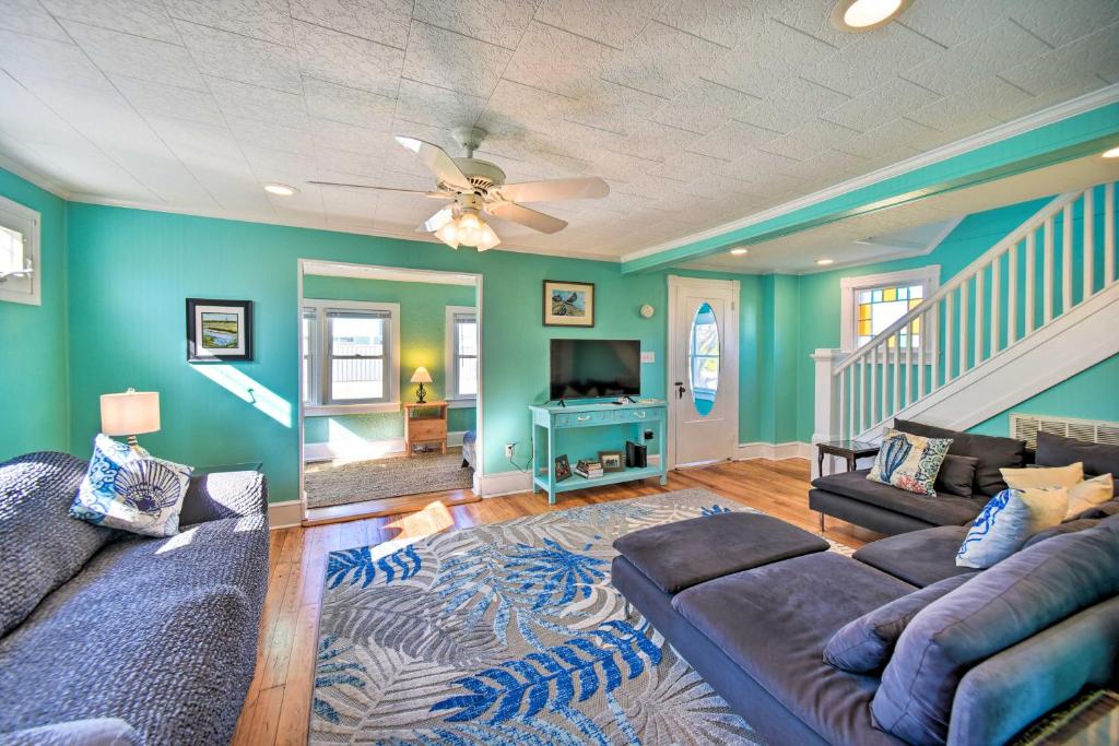Chincoteague House with Enclosed Porch and Deck photo 4